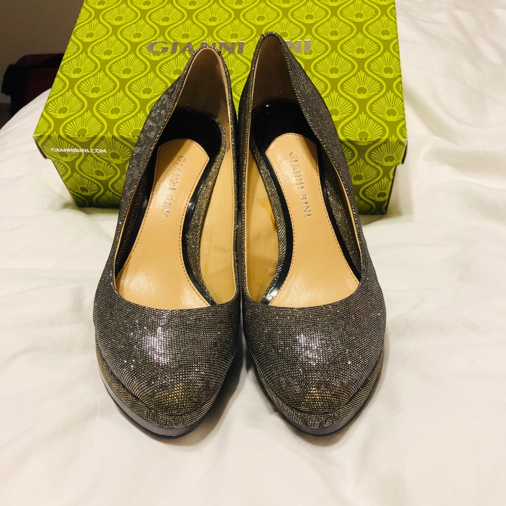 Gianni Bini Silver/Gold Glitter Leopard Heels - Picture 5 of 5